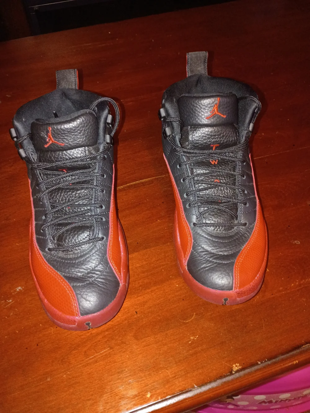 Jordan Men's Black and Red Retro Basketball Sneakers